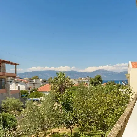 An Edens Garden Near The Sea - Pansion Youli Selianítika