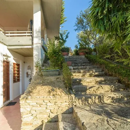 An Edens Garden Near The Sea - Pansion Youli Selianítika