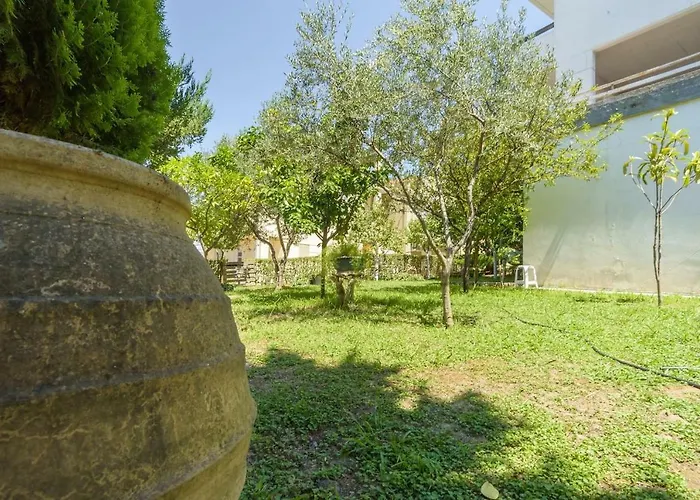 An Edens Garden Near The Sea - Pansion Youli * Selianítika